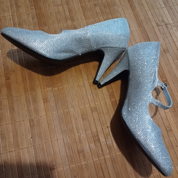 Silver sparkly heels size 7.5 - Picture 4 of 10